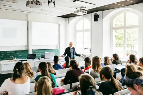 Example Harbourside University — A first-year lecture in one of the teaching rooms